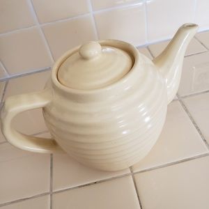 Bauer Pottery Tea Pot